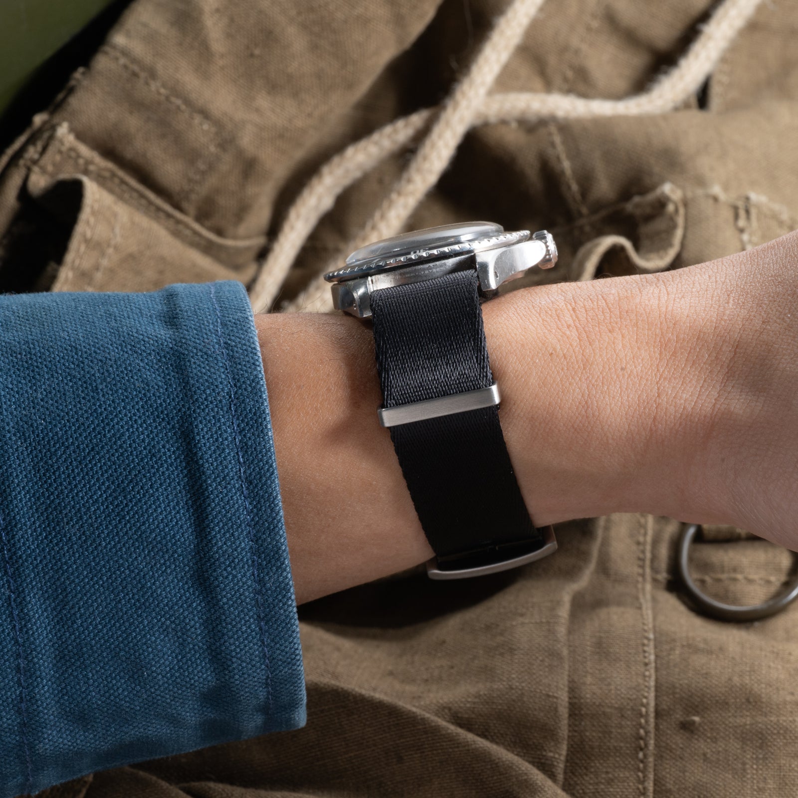 StrapHabit x Analog:Shift Black Seat Belt Pass-Through Military-Style Strap